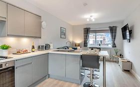 Madeline'S View -A Smart And Modern 1 Bed Property With The Bonus Of A Parking Space On Large Private Driveway Area